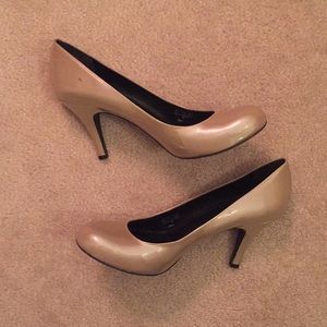 Gianni Bini Shoes - Gianni Bini Champagne Heels Gianni Bini Shoes - Gianni Bini Champagne Heels